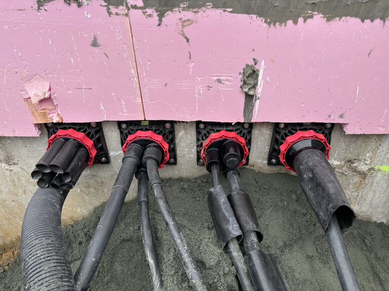 Sauber ausgeführte Leitungsdurchführungen im Rohbau